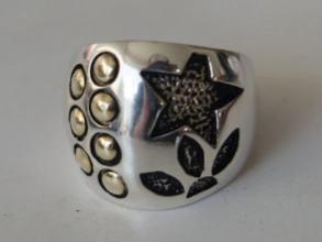ANI263 Anillo bombé con estrellitas -