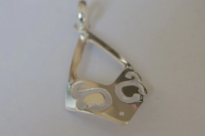 DI379 Dije peruano rombo - 2.5x5cm