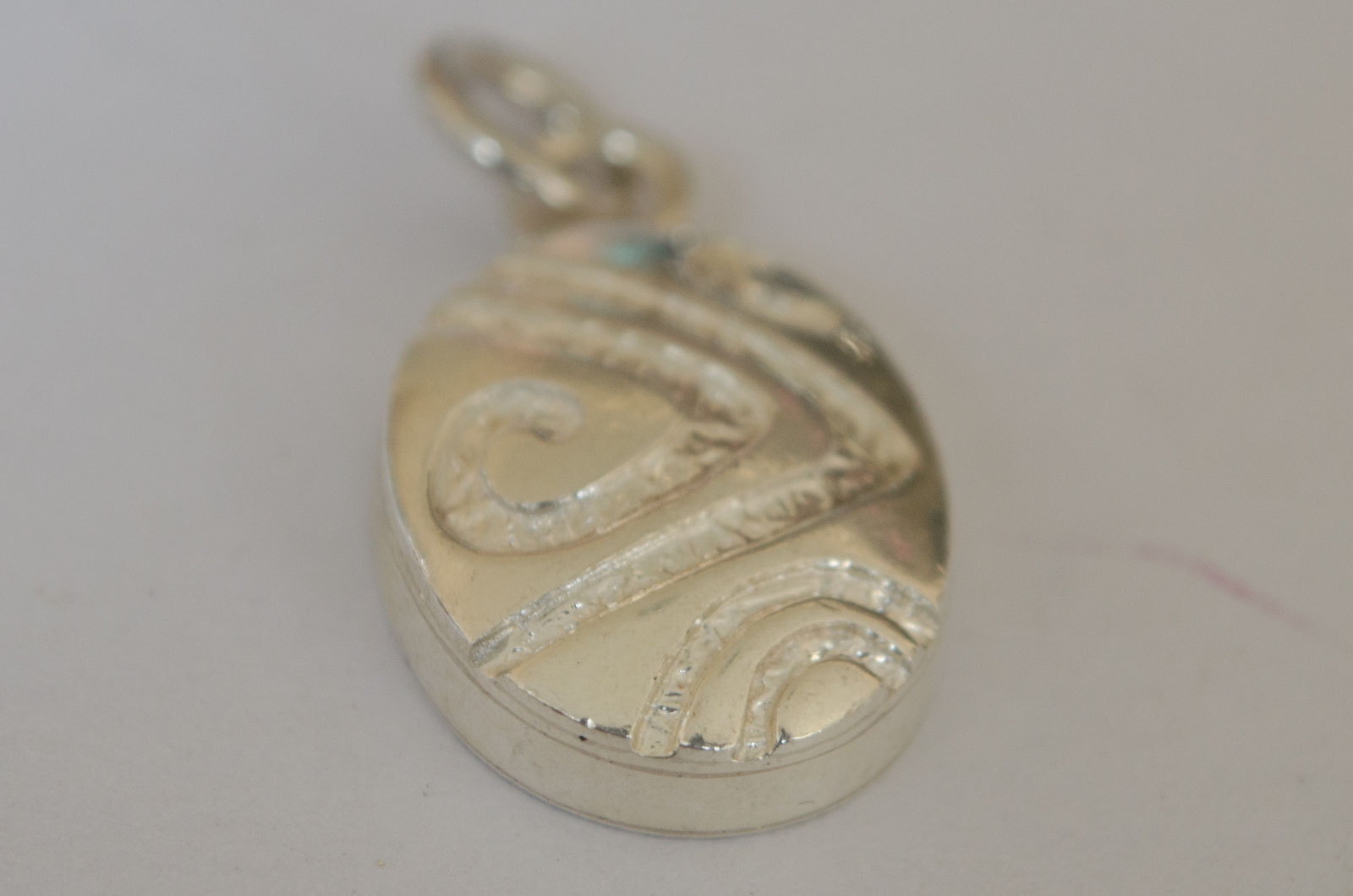 DI325 Dije peruano valo lneas - 1.5cmx3cm