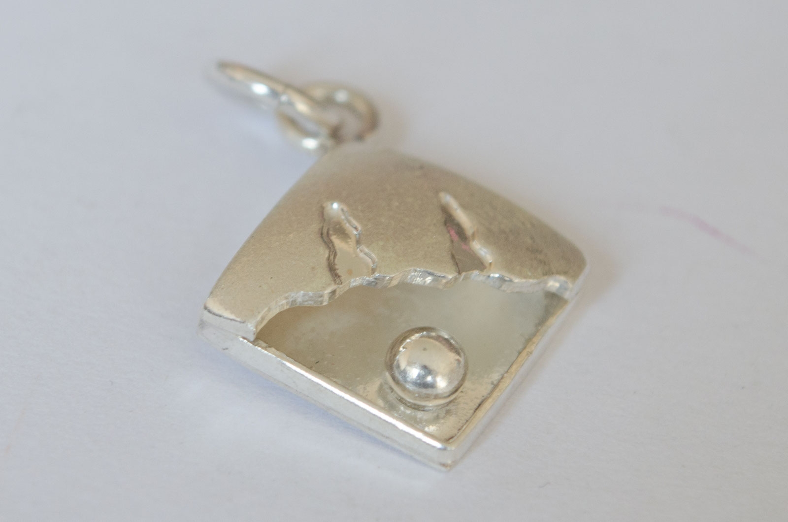 DI329 Dije peruano rombo bolita - 2x3cm