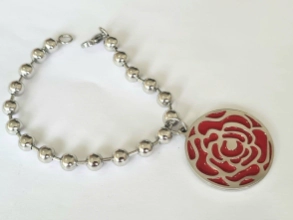 AQP0664 Pulsera bolitas 6mm con dije rosa ROJO 16CM