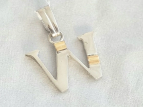 Dije inicial W lineas con dublé - 