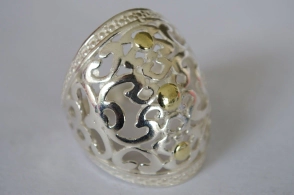 ANI186 Anillo bombé calado con flores - 