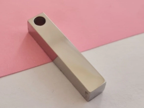 AQD0103 Dije barra 3d 3.5cm