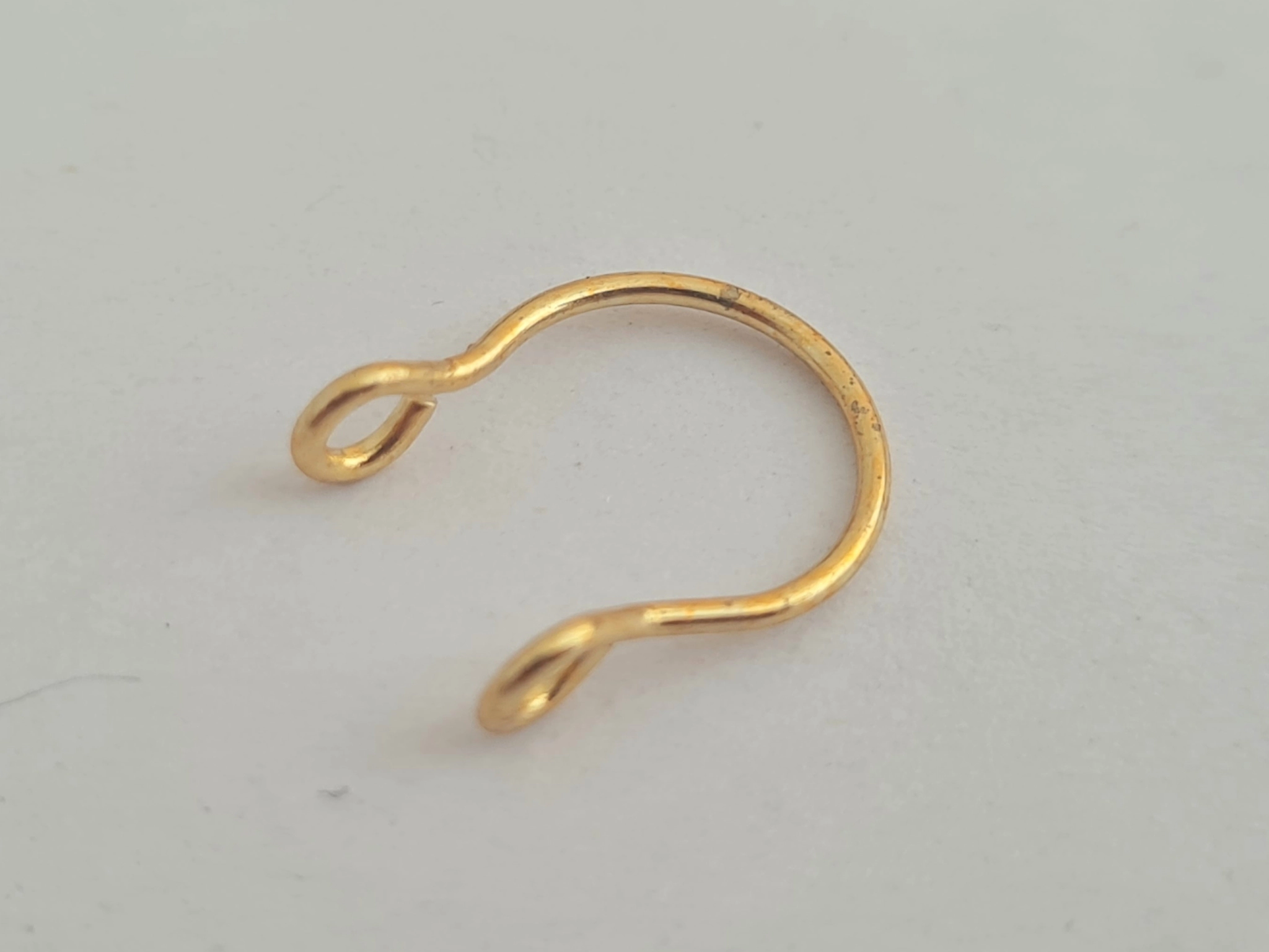 AQPI0029 Piercing dorado sin perforacin