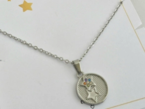 AQ-SET0336 Cadena con medalla estrellitas cubics 50cm
