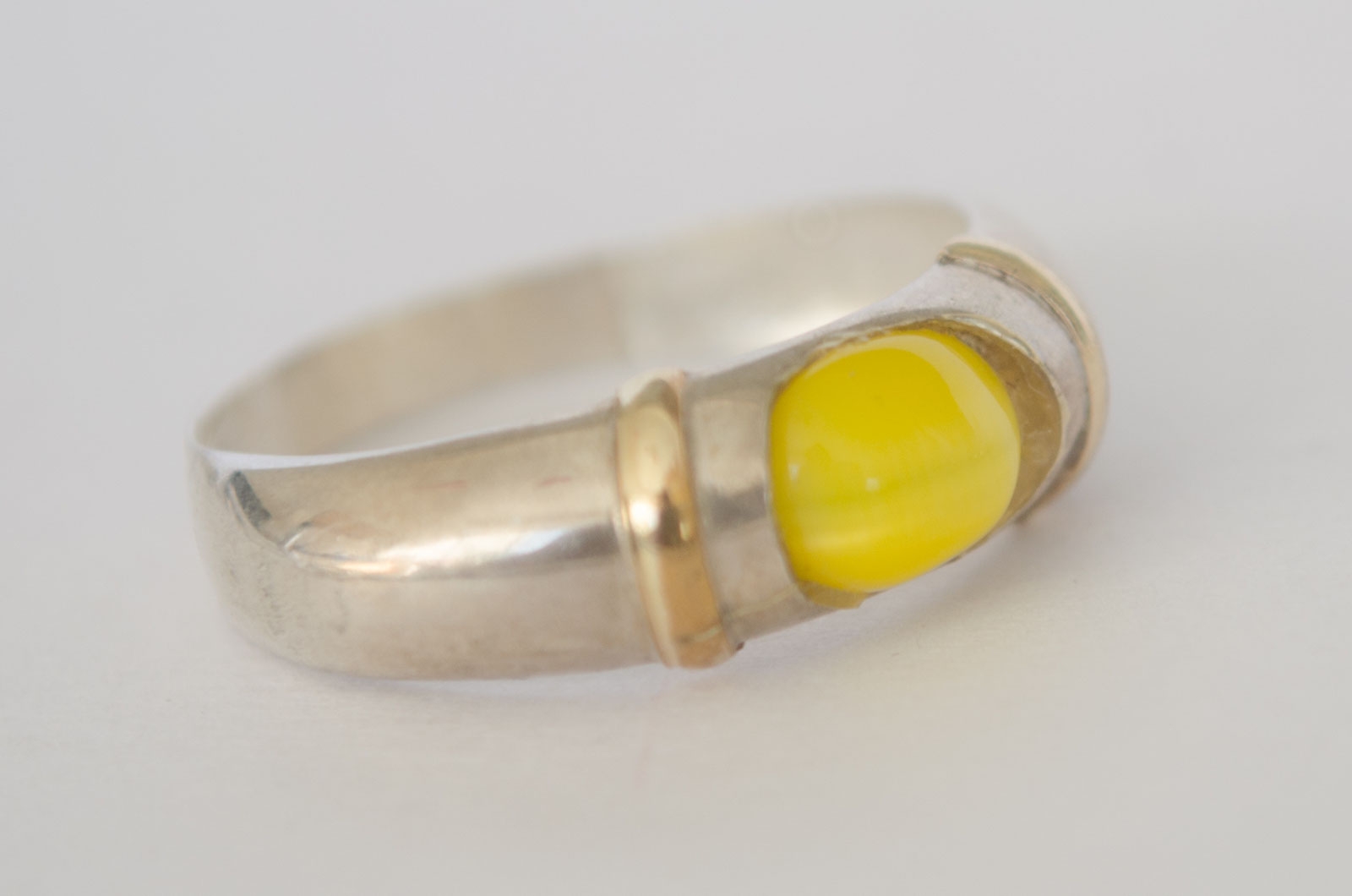 ANI307 Anillo piedra amarilla con dubl - 