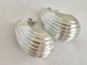 A-FAN0078 Aros gotas líneas plateados fantasía