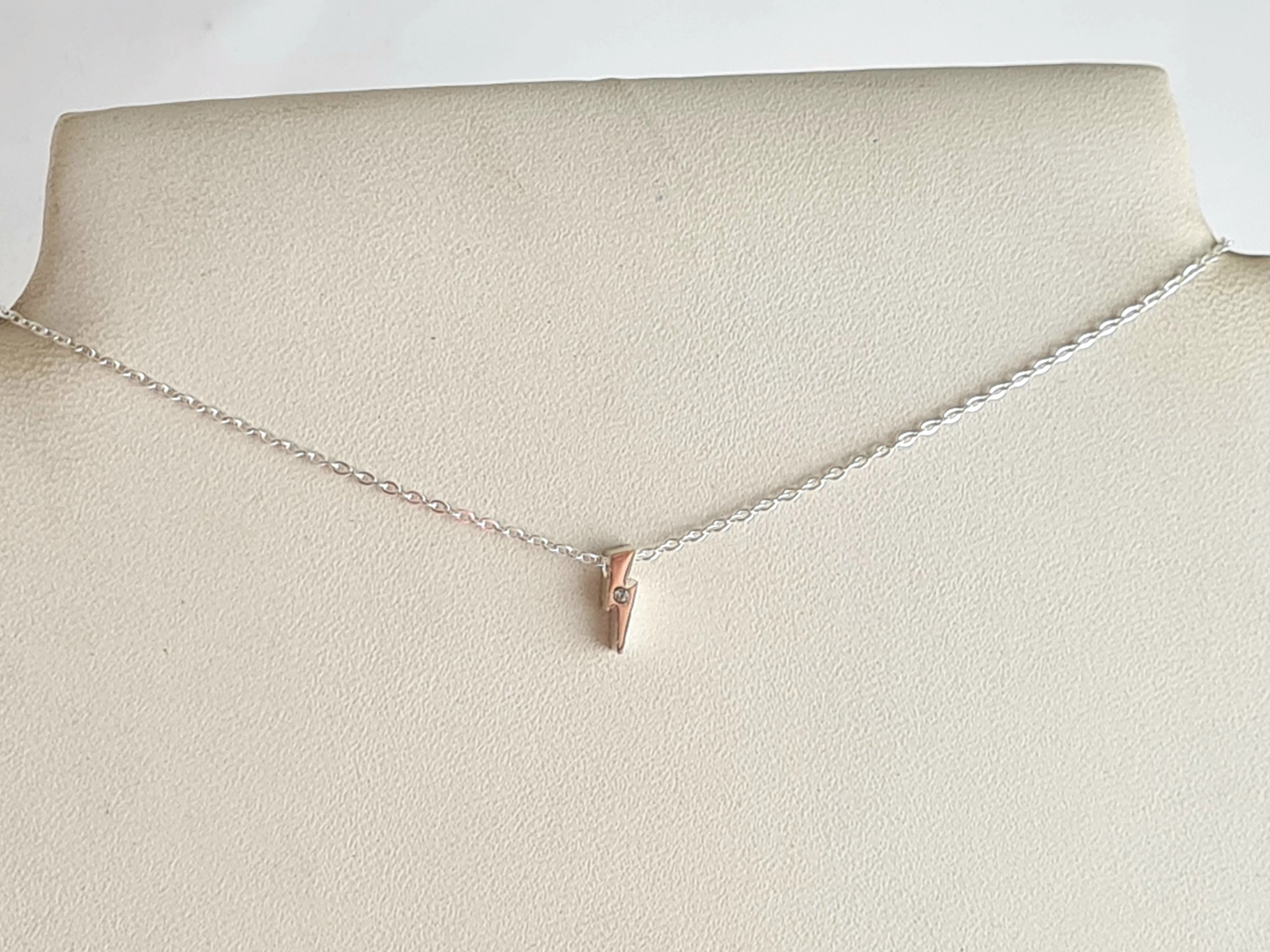 ABC1782 Cadena con dije rayo con cubic 50cm