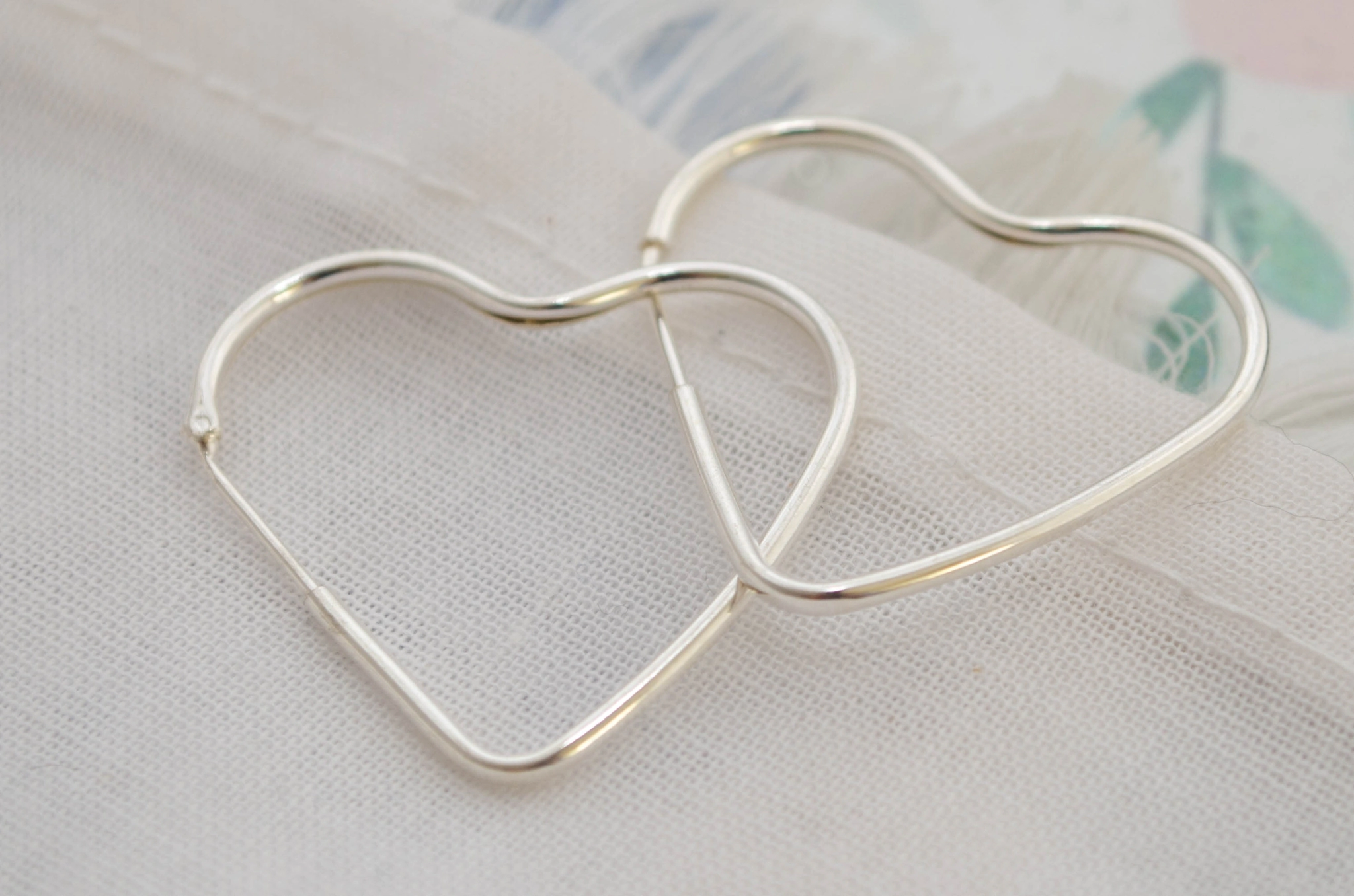 ART020 Aros argollas corazn fino - 2.8cm