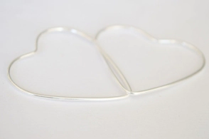 ART021 Aros argollas corazón fino - 4.5cm