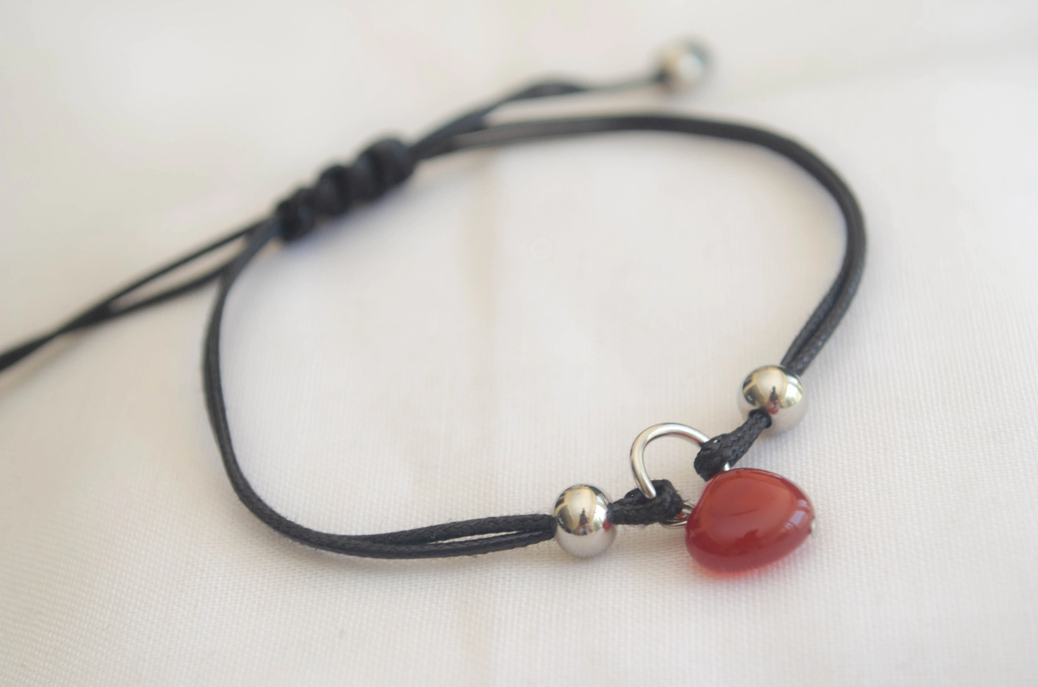 AQP0728 Pulsera ajustable bolitas corazn