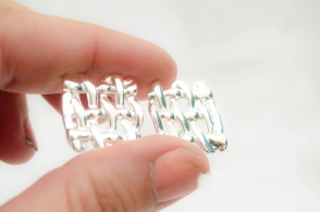 ABA4675 Aros cuadrados enrejados 1.8cm