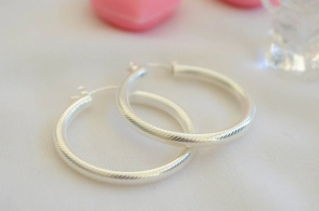 L-AR0343 Argollas infladas l&iacute;neas 3cm