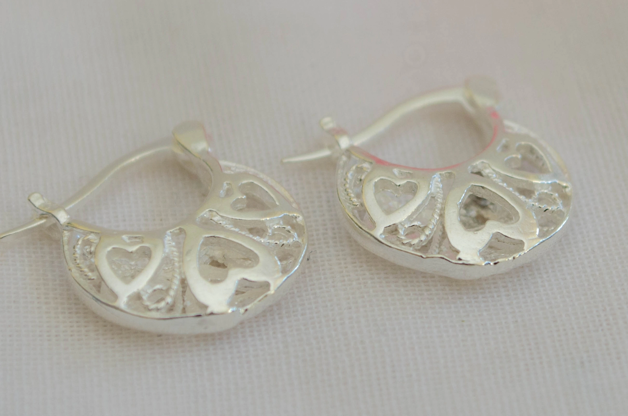 L-AR0354 Argollas canastas corazones 1.6cm