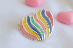 ABD1106 Dije corazón lineas colores