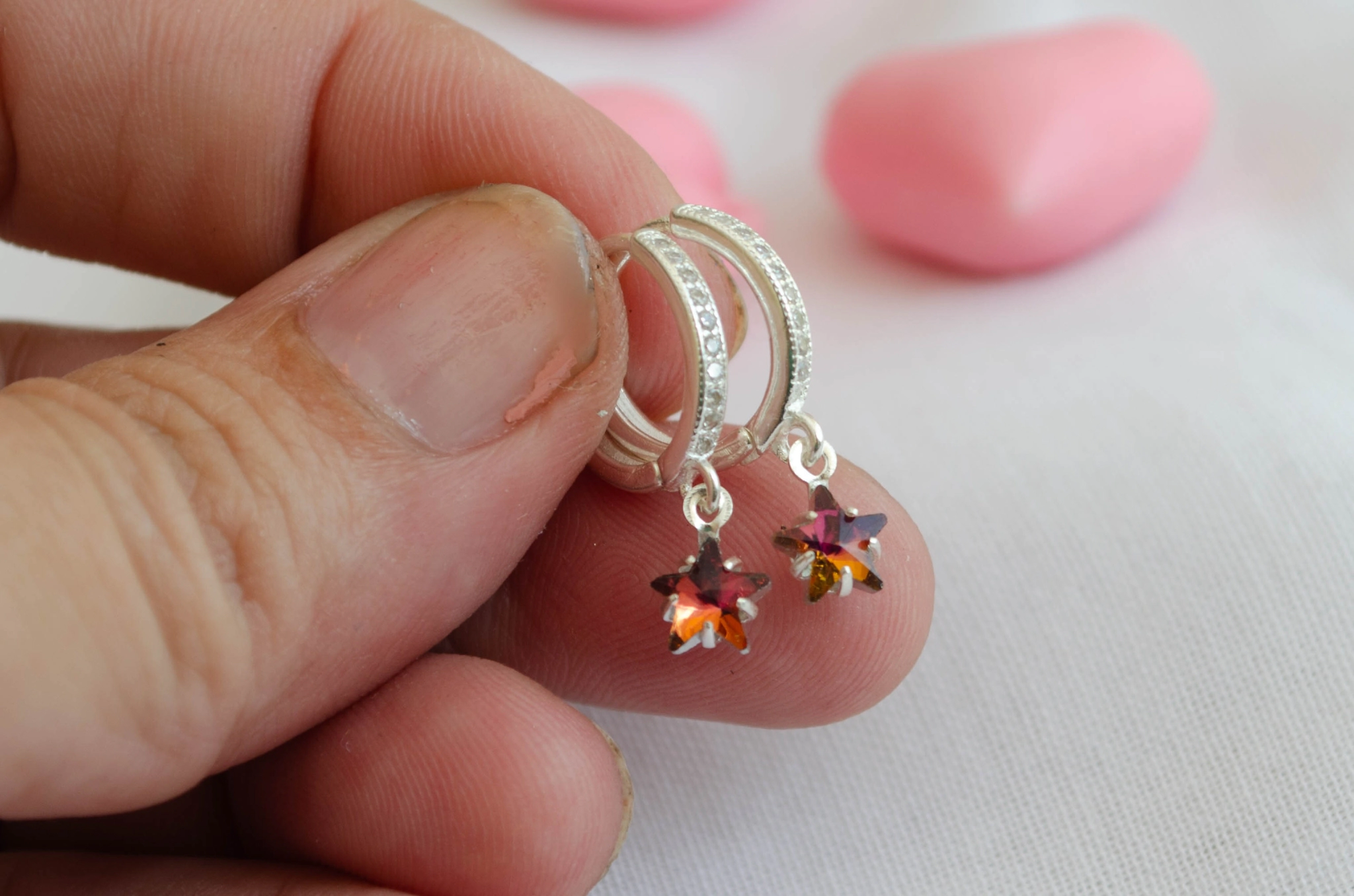 L-AR0416 Huggies 1.3cm con estrella cristal ROJO