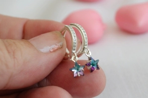 L-AR0416 Huggies 1.3cm con estrella cristal AZUL