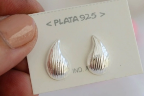 L-AR0448 Aros gotas líneas verticales