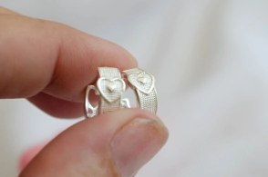 L-AR0435 Cubanos relieve con corazón elevado 1.3cm