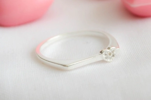 L-AN0040 Anillo recto arriba coraz&oacute;n