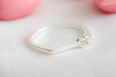 L-AN0040 Anillo recto arriba coraz�n