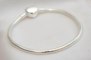 L-PU0019 Pulsera símil pandora  cierre coazón