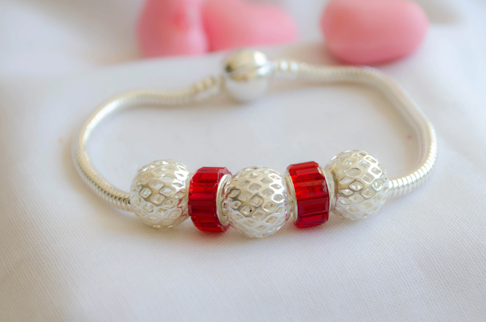 L-PU0026 Pulsera PAND con bolitas y donas ROJO