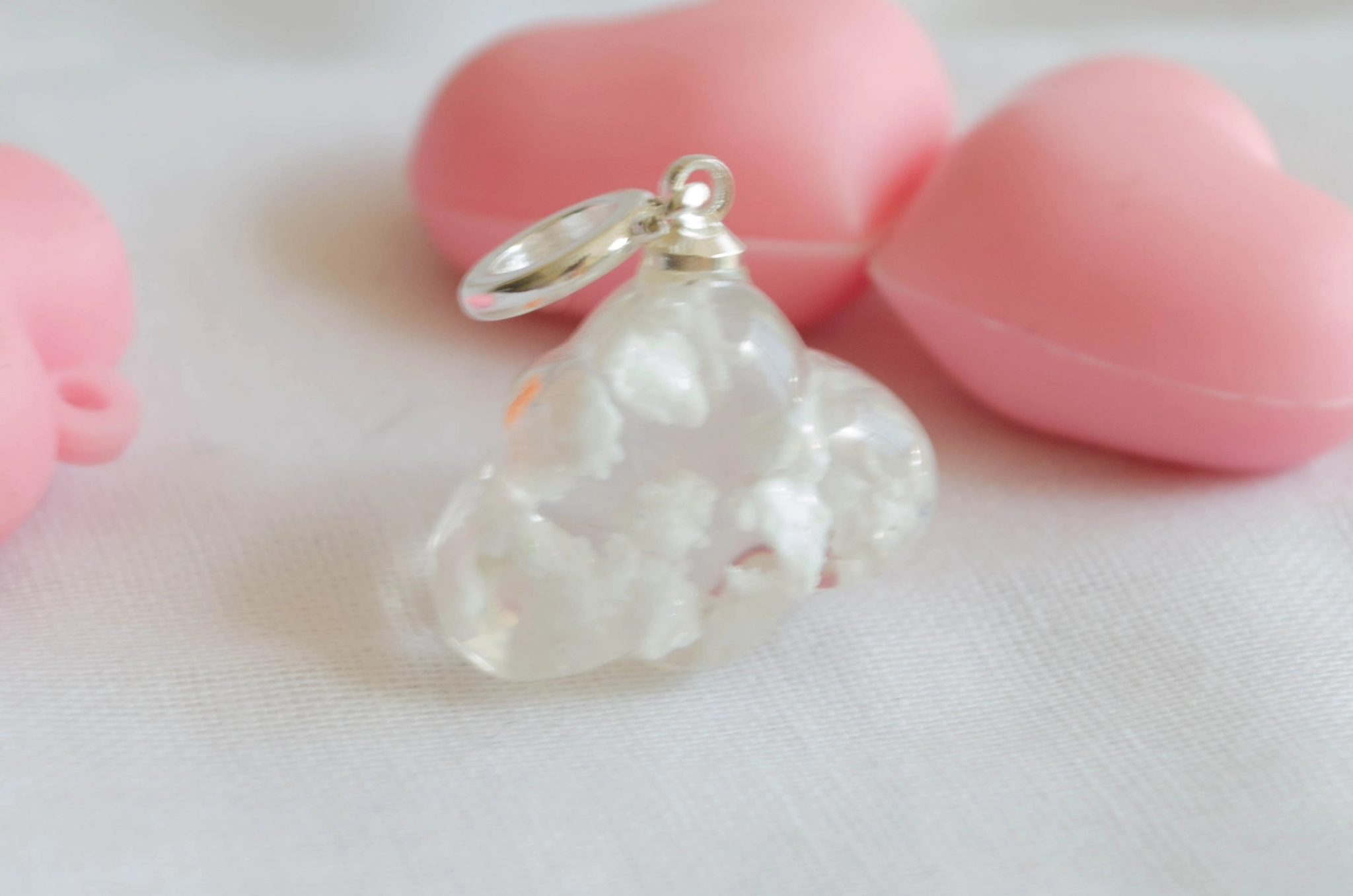 L-DI0031 Dije CHARM cielo nube blanco