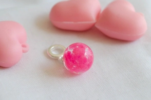L-DI0032 Dije CHARM cielo FUCSIA