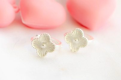 L-AR0510 Aros  argollas flores 1.4cm
