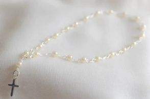 L-TO0012 Tobillera perlas y cruz 26cm