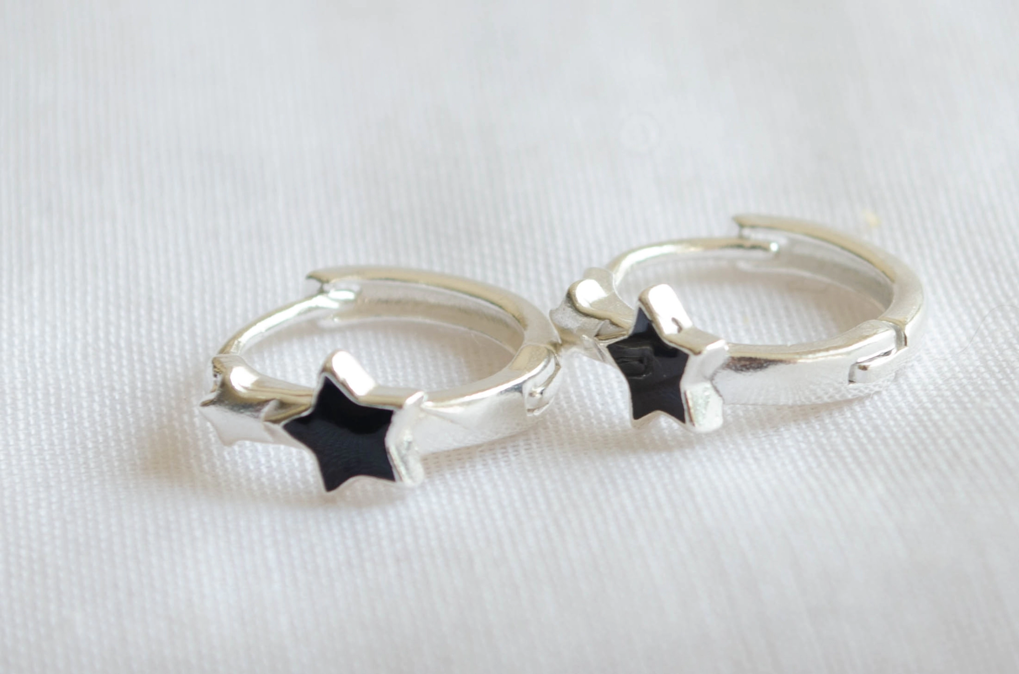 L-AR0533 Aros argollas estrellas NEGRO