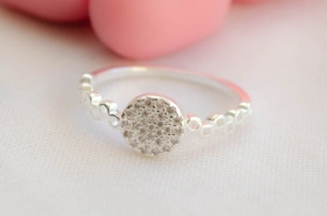 L-AN0055 Anillo torsado círculo micropavé
