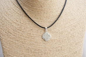 L-CA0102 Cordón de cuero dije cruz trebol brillante