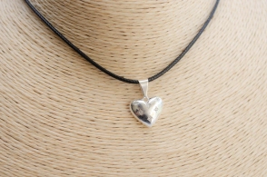 L-CA0104 Cordón de cuero dije corazon brillos