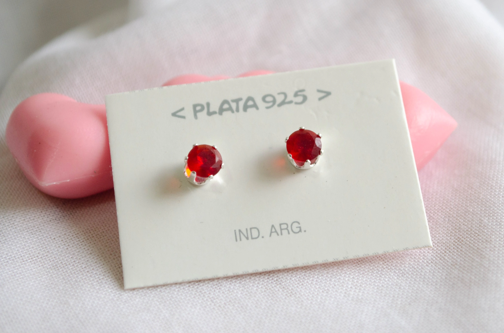 L-AR0585 Aros cubic 4mm ROJO
