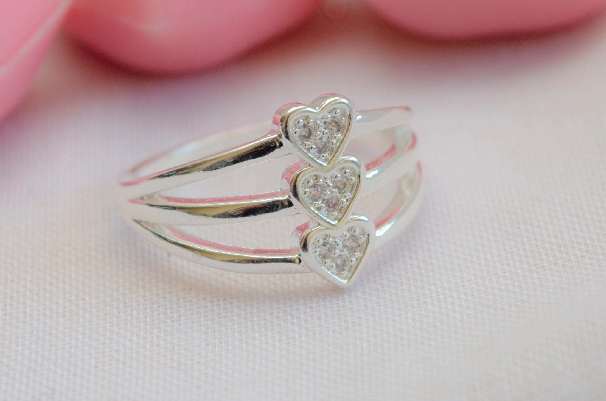 L-AN0078 Anillo  3 corazones cubics