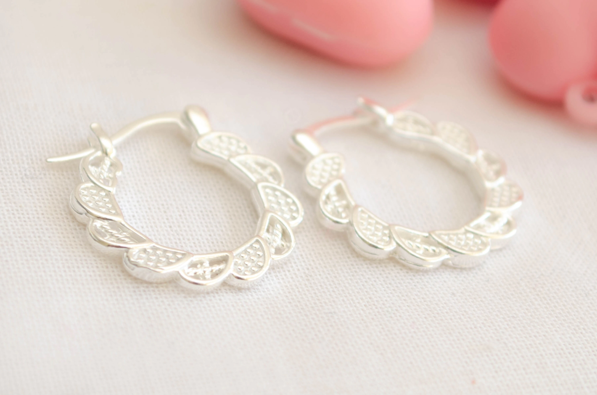 L-AR0669 Aros argolla plana flor 2cm