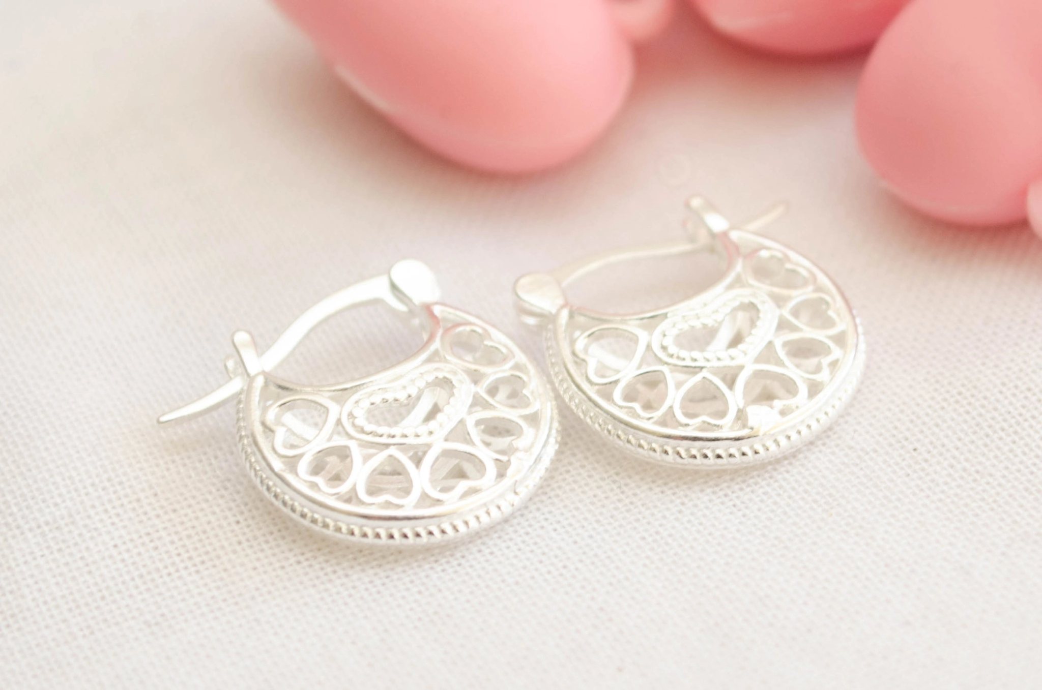 L-AR0673 Aros canasta calada corazn 1.6cm