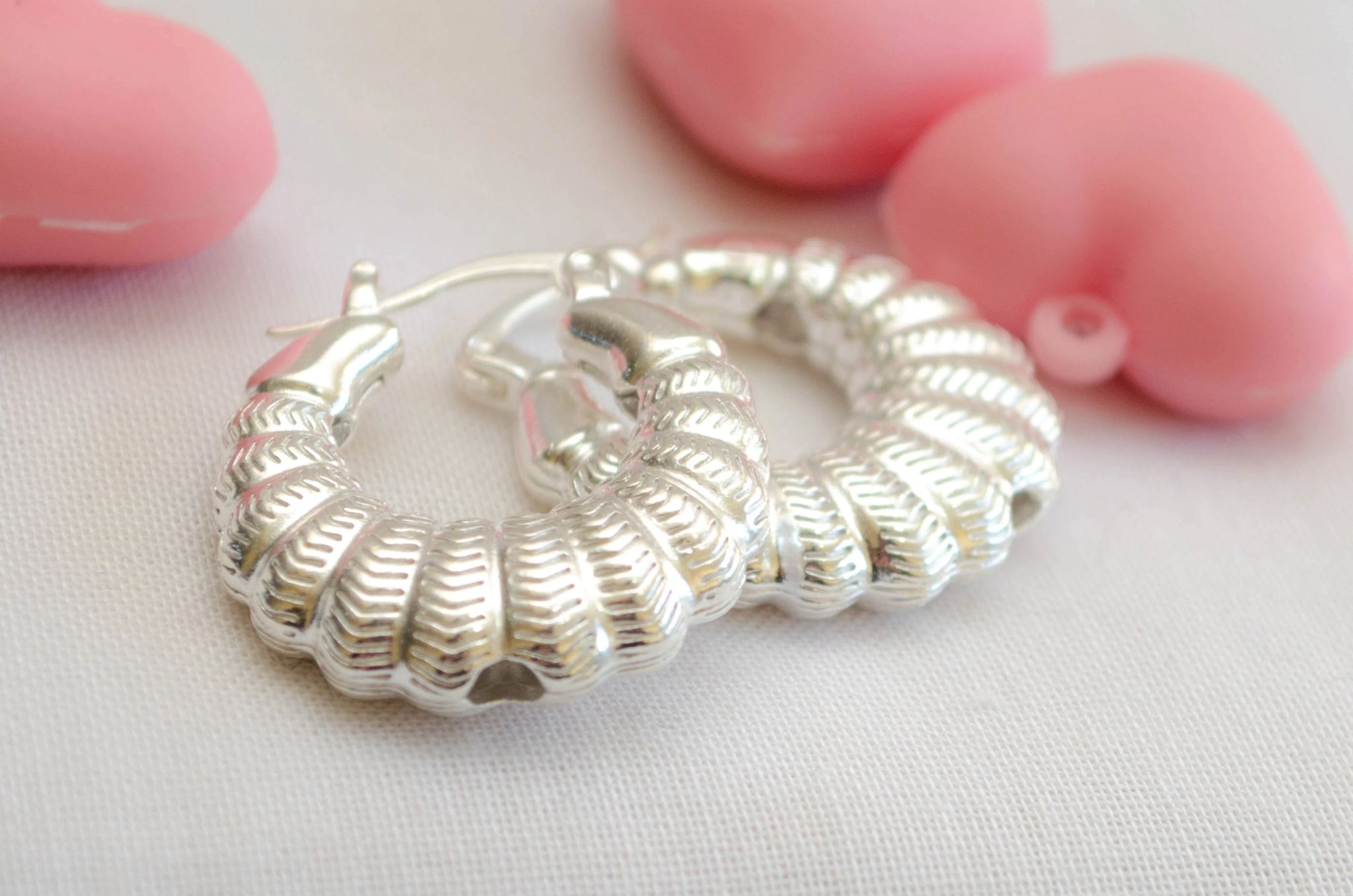 L-AR0654 Aros argollas inflada lneas en v 2.3cm