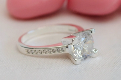 L-AN0094 Anillo cubic elevado