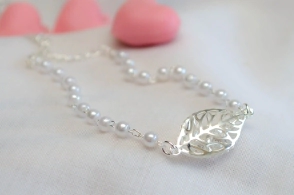 L-PU0070 Pulsera perlas con hoja centro 17+4cm