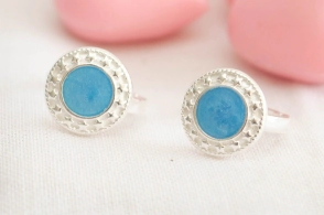 L-AR0486 Aros tipo bulgary resinados 1.3cm CELESTE