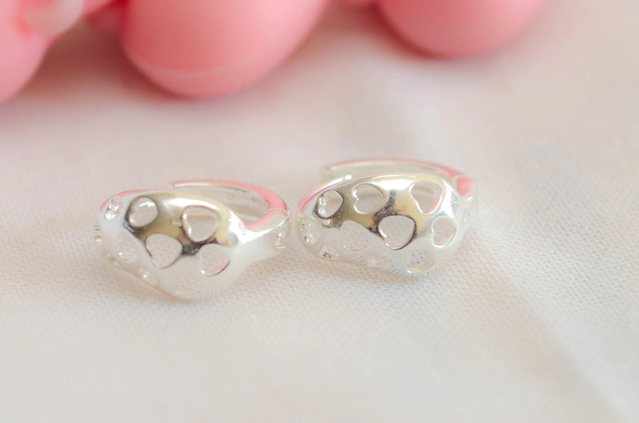 L-AR0813 Argolla cubano calado circulos 1.3cm