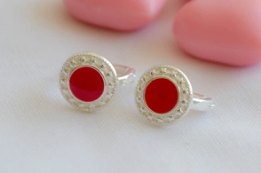 L-AR0486 Aros tipo bulgary resinados 1.3cm NROJO OSCURO