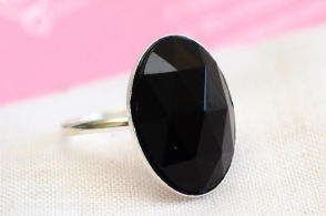 L-AN0118 Anillo simil piedra forma OVALO NEGRO