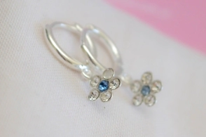 L-AR0879 Aros argollas con FLOR cubic CELESTE