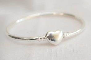 L-PU0104 Pulsera rígida simil Pand CIERRE CORAZON