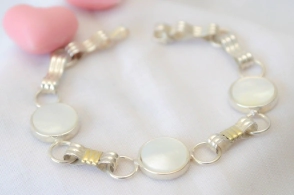 PU1302 Pulsera círculos nácar con dublé 20cm